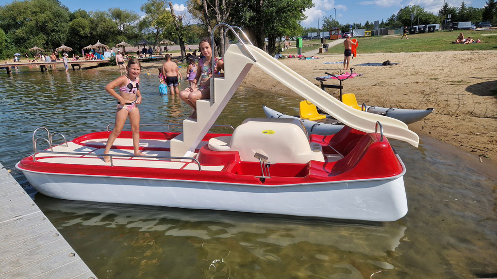 producent rowerów wodnych ze zjeżdżalnia